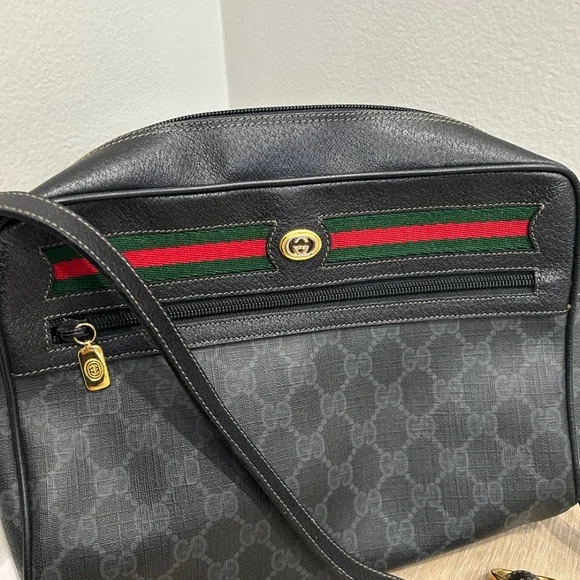100% GUARANTEED AUTHENTIC Gucci GG Canvas Crossbody - Picture 4 of 10
